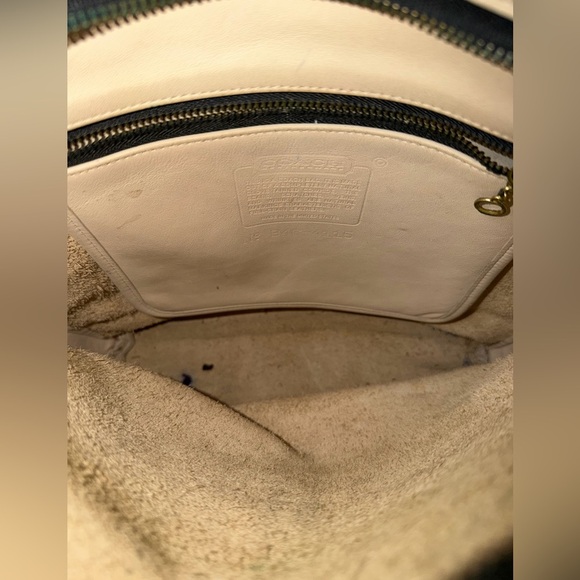 Vintage Coach Crossbody bag. style #4115 - Picture 11 of 12